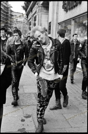 fl1357_fr11_11_11_1979_Punks_Zimbabwe_Demo_ima