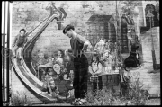 fl1224_fr09_china_crisis_contact