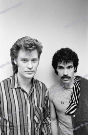 fl1127_fr06rewash_04_02_82_hall&oates_london_5400dpi_2