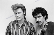fl1127_fr07rewash_04_02_82_hall&oates_london_5400dpi_2