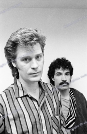 fl1127_fr09rewash_04_02_82_hall&oates_london_5400dpi_2