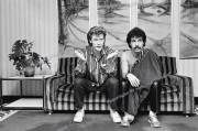 fl1127_fr24rewash_04_02_82_hall&oates_london_5400dpi_2