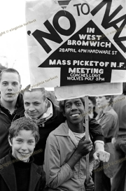 fl0217_fr13_anti_nazi_rar_cw_28_05_79_W.Brom_antiNF_demo_5400dpi_2