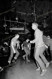f0430_neg03_BadManners
