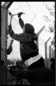 fl1620_fr13_Greenham_Common_29_10_83_ima