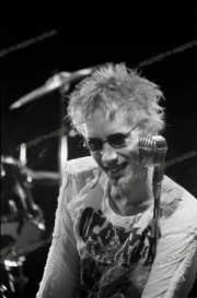 fl0002fr31_Sex_Pistols_June1977_London_wash_clean_8.17_5400dpi