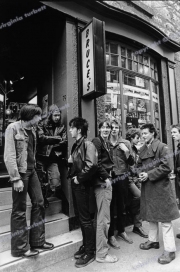 Bruce's_record_shop_Edinburgh_punks_fl0163_print