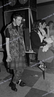 fl0105_fr05_Crisis_punk_AcklamHallRar_26_06_79_5400_washed