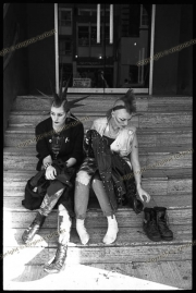 fl1574_3a_punks_con