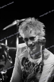 fl0002fr31_Sex_Pistols_June1977_London_wash_clean_8.17_5400dpi