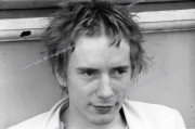fl0003_fr11_Sex_pistols_11.17_washed_5400dpi