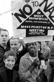 fl0217_fr13_anti_nazi_rar_cw_28_05_79_W.Brom_antiNF_demo_5400dpi_2