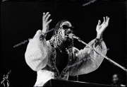 fl0613_fr35_Stevie_Wonder_Wembley_06_09_80